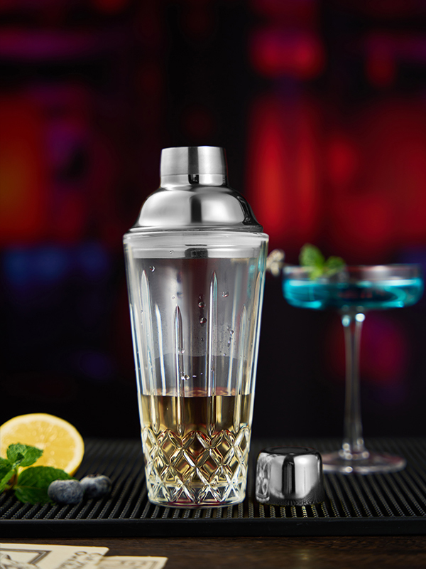 Boethius Glass Shaker 425ml - Stainless steel top 3